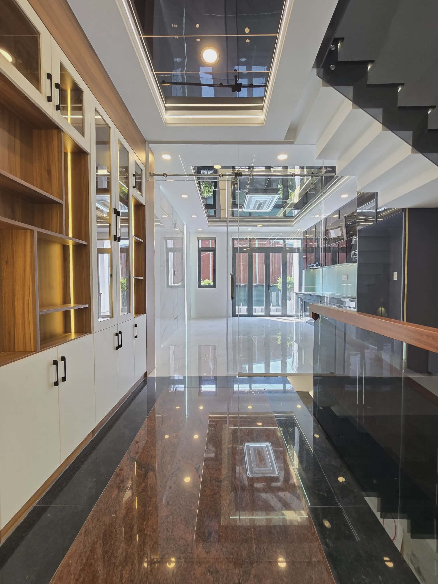 Bán nhà hẻm 413 Lê Văn Quới: Siêu phẩm 5 tầng "xe hơi ngủ trong nhà" ngay Ngã Tư Bốn Xã