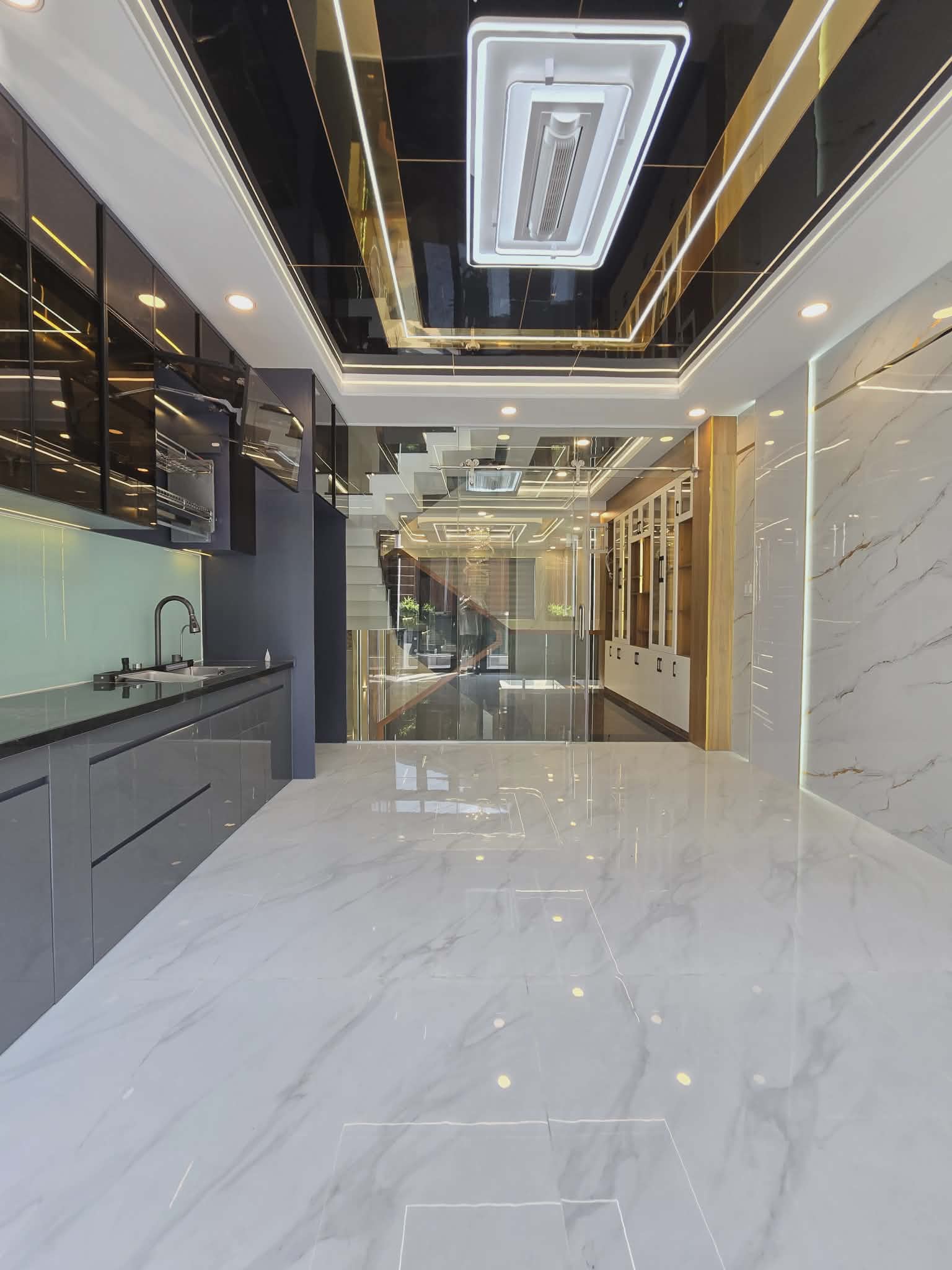 Bán nhà hẻm 413 Lê Văn Quới: Siêu phẩm 5 tầng "xe hơi ngủ trong nhà" ngay Ngã Tư Bốn Xã